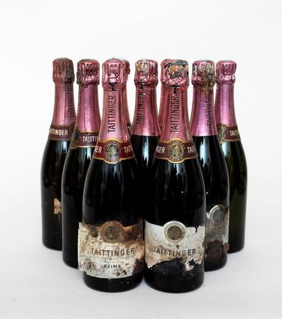 Taittinger 9 bouteillles CHAMPAGNE TAITTINGER (estimé entre 1961 et 1964) Brut rosé...