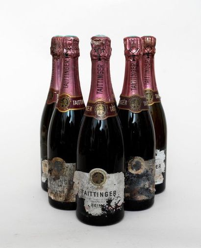 Taittinger 6 bouteillles CHAMPAGNE TAITTINGER (estimée 1961) Brut rosé (niveaux estimés...