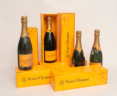 Champagne 9 bouteilles CHAMPAGNE VEUVE CLIQUOT Brut (3 étiquettes, coiffes et collerette...