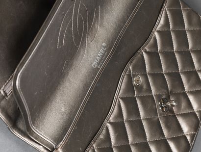Chanel CHANEL PARIS - Classic bag in titanium grey metallic lambskin, double flap...