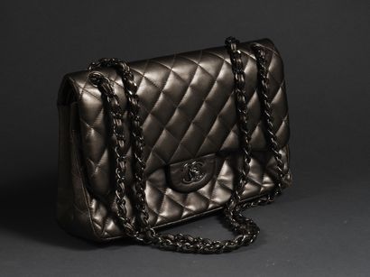 Chanel CHANEL PARIS - Classic bag in titanium grey metallic lambskin, double flap...