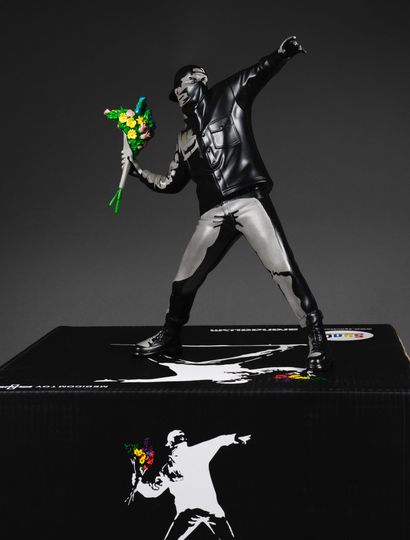 BANKSY BANKSY (d'après) (1974) - Flower Bomber Toy Black - Hauteur : 36 cm - Boîte...