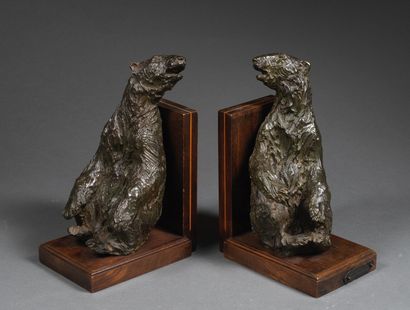 Ary Bitter 
Ary BITTER (1883-1973) - DEUX OURS POLAIRES - Deux bronzes formant pendant,...