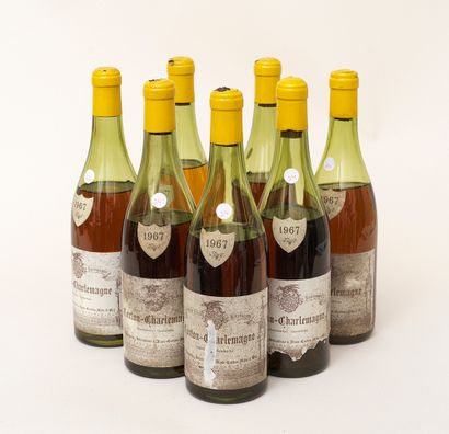 Corton Charlemagne 7 bouteilles CORTON-CHARLEMAGNE 1967 Chapuis (niveaux : 3 entre...