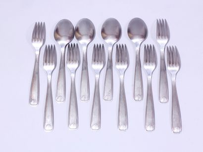Argenterie Série de 8 fourchettes et 4 cuillers en métal argenté à filet simple,...