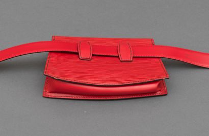 Louis Vuitton LOUIS VUITTON -Pochette de ceinture en cuir épi rouge. - Doublure en...