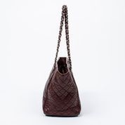 Chanel CHANEL - Tote bag in burgundy grained calfskin - Inside in grey fabric - Double...
