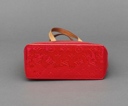 Louis Vuitton LOUIS VUITTON - Petit sac shopping en veau verni rouge vif et cuir...
