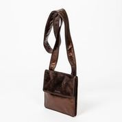 Chanel CHANEL - Small flat shoulder bag in bronze metallic lambskin - Brown fabric...