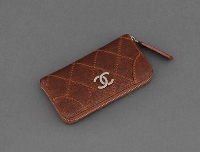 Chanel CHANEL - Small treasure chest in brown caviar grain calfskin - Lined in brown...