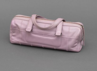 Chanel CHANEL - Bowling bag in lilac grained calfskin - Inside cream monogrammed...