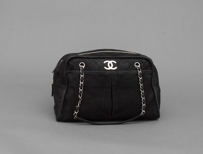 Chanel CHANEL - Sac porté épaule en veau à effet nubucké noir - Intérieur en coton...