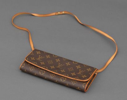 Louis Vuitton LOUIS VUITTON - Sac porté épaule twin en toile monogram et cuir naturel...
