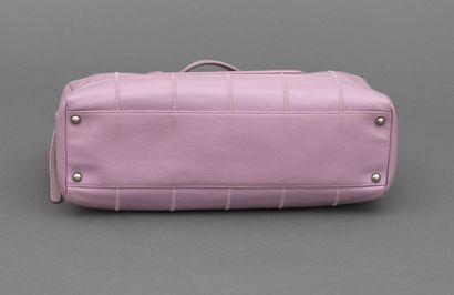 Chanel CHANEL - Bowling bag in lilac grained calfskin - Inside cream monogrammed...