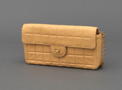 Chanel CHANEL - Chocolate bar shoulder bag in natural lambskin - Inside in beige...