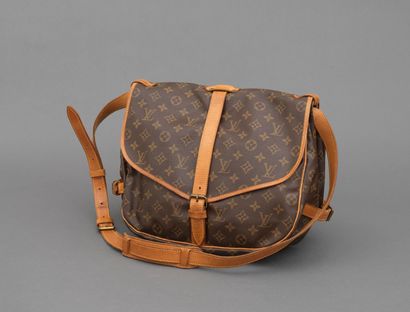 Louis Vuitton LOUIS VUITTON - Sac porté épaule Saumur 30cm en toile monogram et cuir...