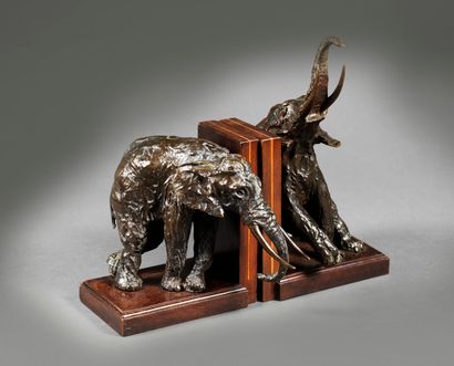 Ary Bitter Ary BITTER (1883-1973) - TWO ELEPHANT BOOKBACKS - Two bronzes forming...