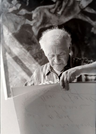 Marc Chagall Marc CHAGALL (1887-1985)- Dans un portfolio, un dessin autographe aux...