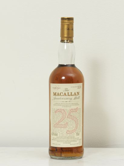 Macallan Bouteille de Whisky The Macallan Anniversary Malt 25 years, avec sa boîte...