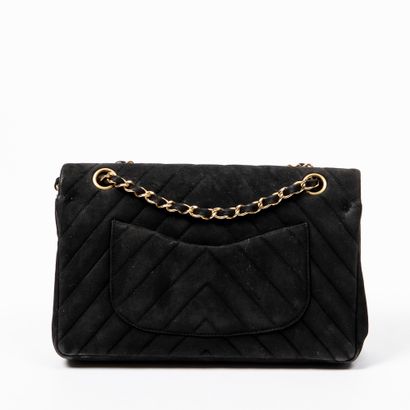 Chanel CHANEL - Timeless bag with double flaps in black leather - Inside lined in...