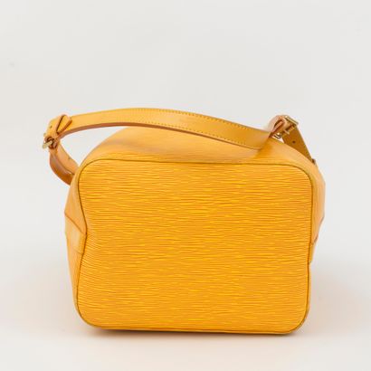 Louis Vuitton LOUIS VUITTON - Sac Noe petit modèle en cuir épi jaune - Intérieur...