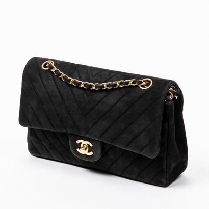 Chanel CHANEL - Timeless bag with double flaps in black leather - Inside lined in...