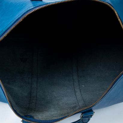Louis Vuitton LOUIS VUITTON - Sac Keepall 50 en cuir épi bleu - Intérieur non doublé...