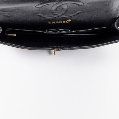 Chanel CHANEL - Sac timeless à double rabas en peau retournée noire - Intérieur doublé...