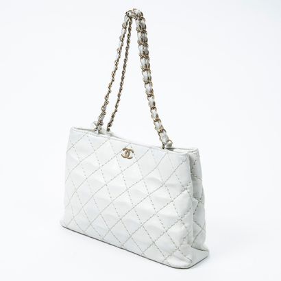 Chanel CHANEL - White quilted lambskin tote bag - White fabric inside - Magnetic...