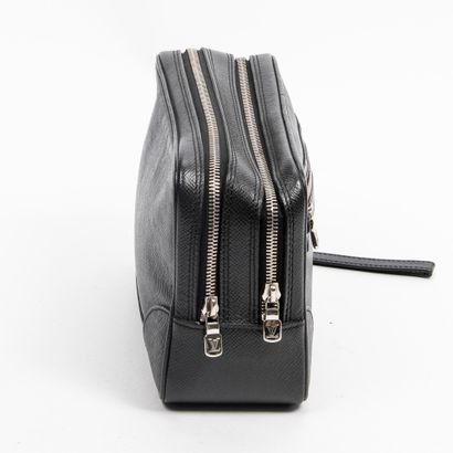 Louis Vuitton LOUIS VUITTON - Pochette Néo Pavel en cuir taïga noir - Intérieur en...