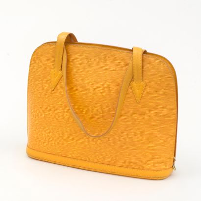 Louis Vuitton LOUIS VUITTON - Sac à main Lussac en cuir épi jaune - Intérieur en...