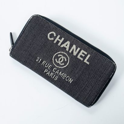 Chanel CHANEL - Porte-feuille zipé en toile coton type jean - Intérieur compartimenté...
