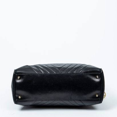 Chanel 
CHANEL - Black lambskin handbag, rectangle shape with herringbone pattern...