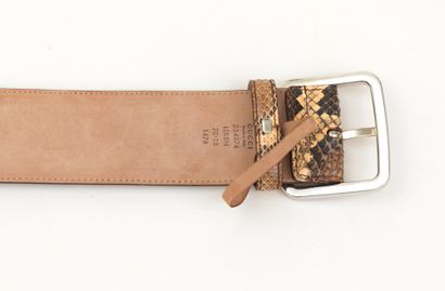 Gucci GUCCI - Large ceinture en serpent taille 70 - Boucle en métal chromé - Très...