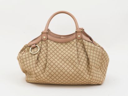 Gucci GUCCI - Sac à main de forme bourse en tissu brodé avec empiècement en cuir...