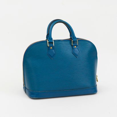 Louis Vuitton LOUIS VUITTON - Sac modèle Alma en cuir épi bleu - Deux poignées -...