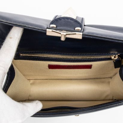 VALENTINO VALENTINO - Rockstud handbag in black box - Inside in beige fabric - Chain...