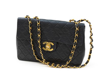 Chanel CHANEL - Classic bag with maxi jumbo flap in black lambskin - Inside in red...