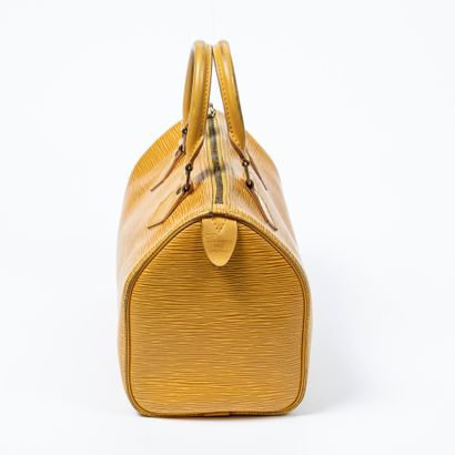 Louis Vuitton LOUIS VUITTON - Sac Speedy en cuir épi jaune - Intérieur non doublé...