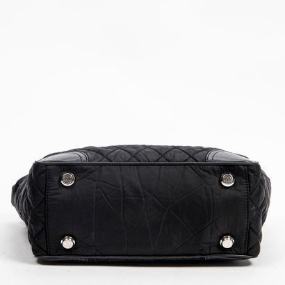 Chanel CHANEL - Sac cabas en nylon matelassé et application de cuir noir - Intérieur...