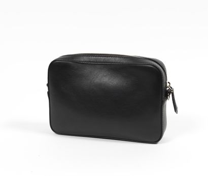 Fendi FENDI - Petit sac porté épaule type caméra en veau lisse noir – Intérieur en...