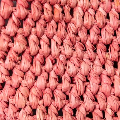 Balenciaga BALENCIAGA - Sac cabas en raffia tressé rose – Poignées et empiècement...