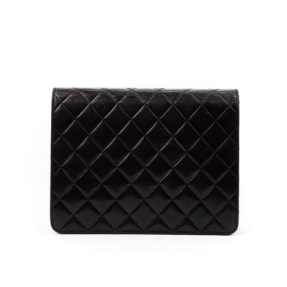 Chanel CHANEL - Sac du soir / pochette en agneau matelassé noir – Intérieur en agneau...