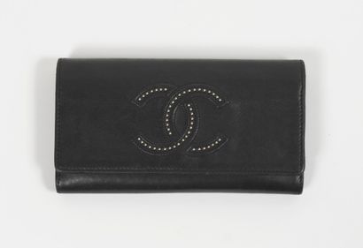 Chanel CHANEL - Porte-cartes porte-monnaie en agneau noir doublé en agneau et tissu...
