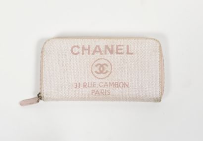 Chanel CHANEL -Porte-carte portefeuille en tissu rose poudre – Intérieur en agneau...