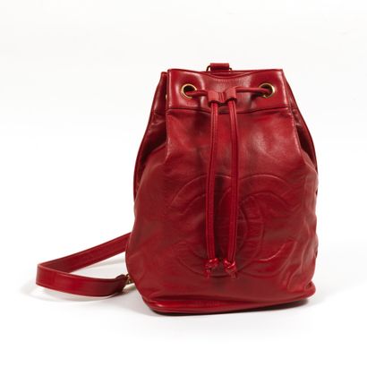 Chanel CHANEL - Shoulder bag in red lambskin - One inside accessory pocket - Sliding...