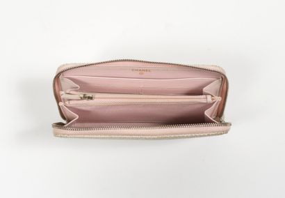 Chanel CHANEL -Porte-carte portefeuille en tissu rose poudre – Intérieur en agneau...