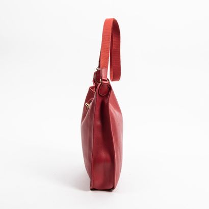 Hermès HERMES - Sac modèle Vespa en veau Courchevel rouge – Bandoulière en coton...