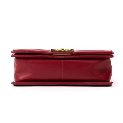 Chanel CHANEL - Boy bag in raspberry red lambskin - Antique gold metal trim - Inside...