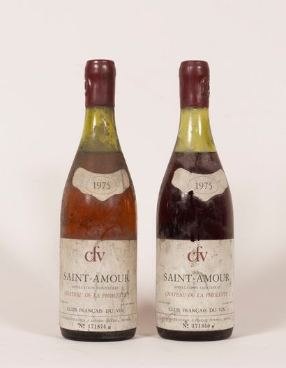 Saint Amour 2 bouteilles Saint Amour 1975 - Niveau entre 4 et 5 - Etiquettes abîmées...